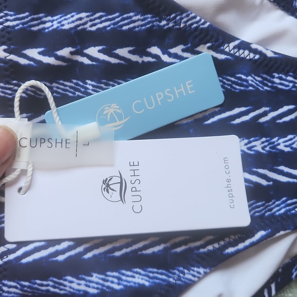 Cupshe swimsuit - Picture 2 of 4